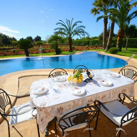 Rovey, Pool And Gardens In וילה *